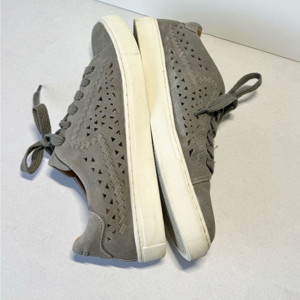 Indigo Rd. Gray suede Women's Sneakers